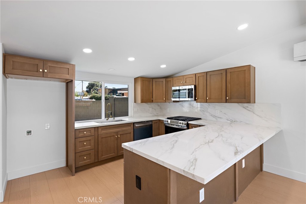 502 E Russell
