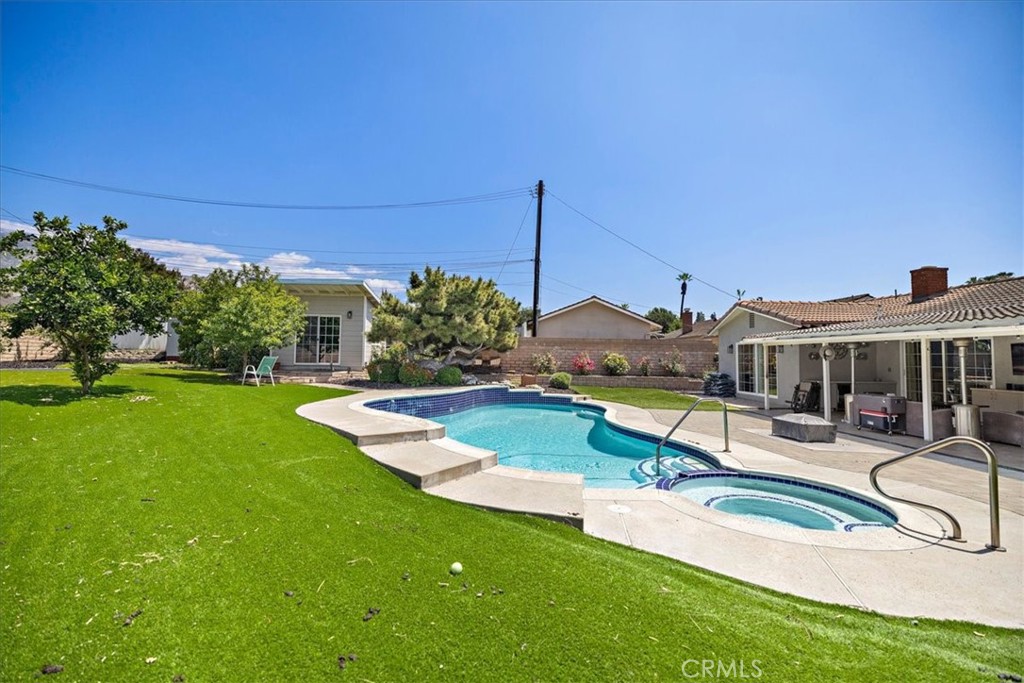 1829 Palopinto Avenue