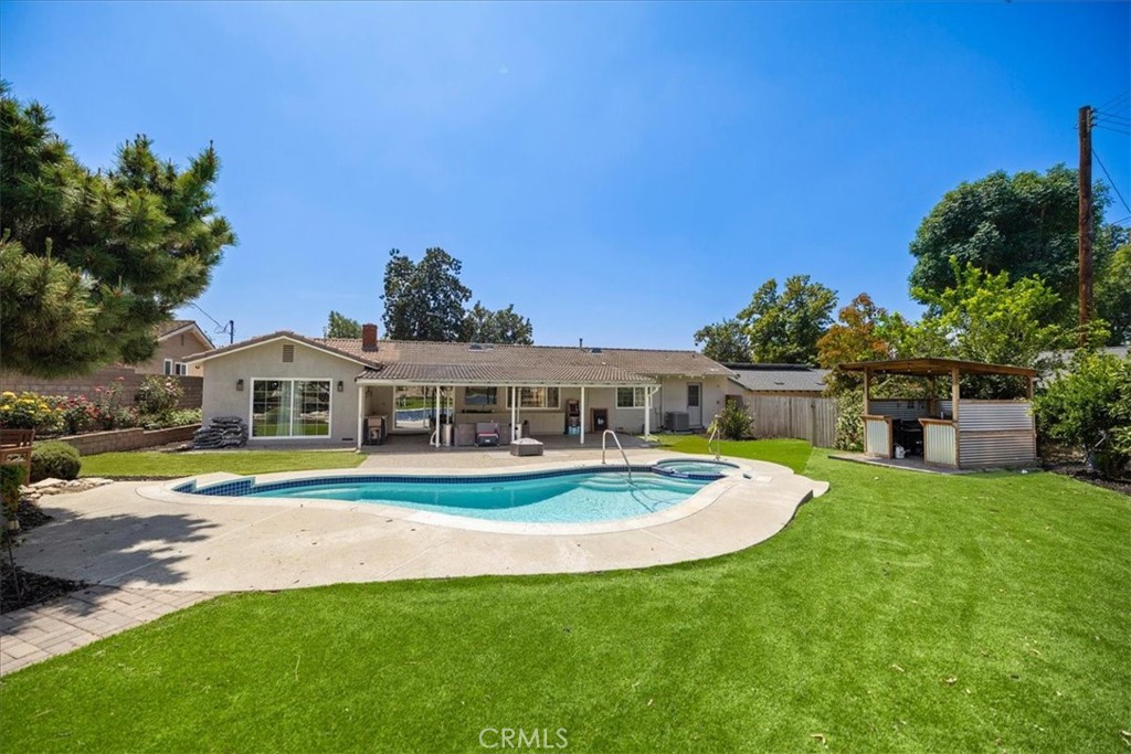 1829 Palopinto Avenue
