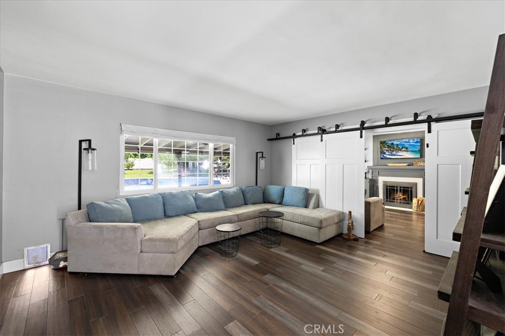 1829 Palopinto Avenue