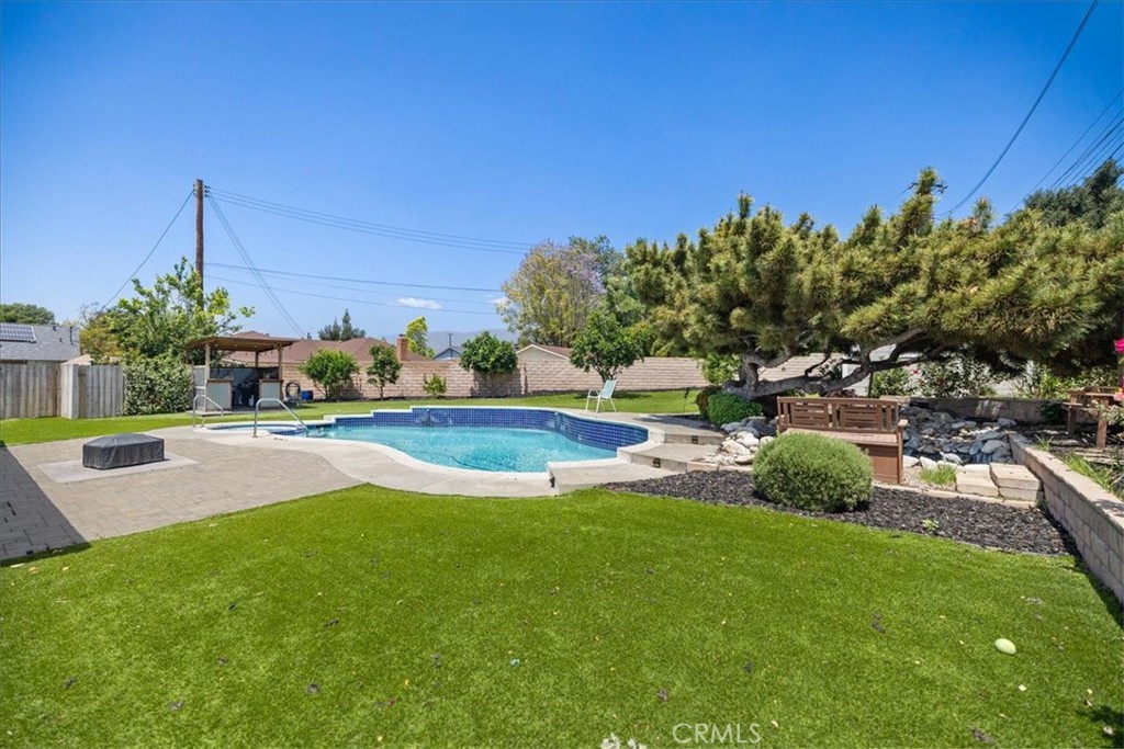 1829 Palopinto Avenue