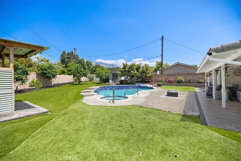 1829 Palopinto Avenue