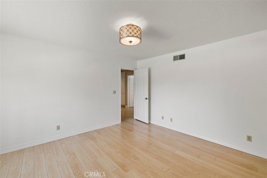 343 W Northridge