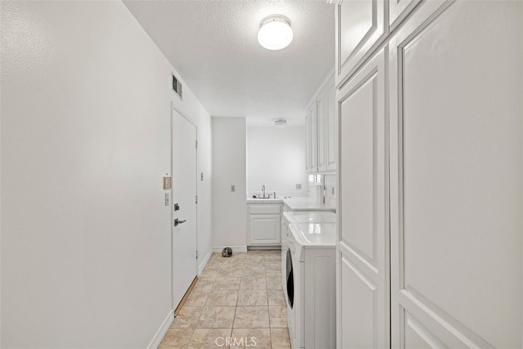 343 W Northridge