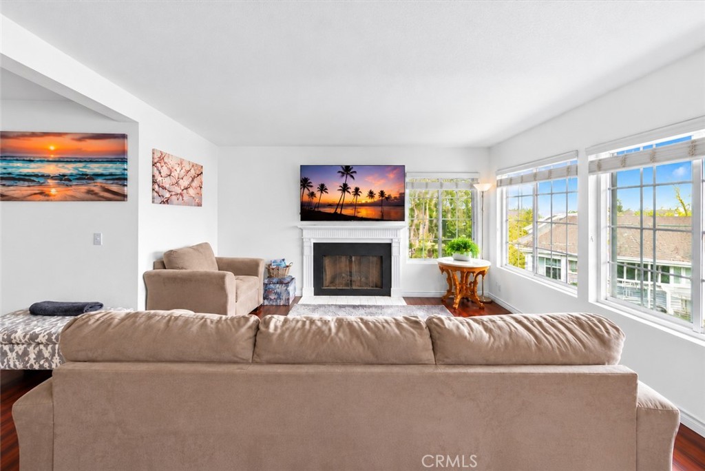 1083 Lakeview