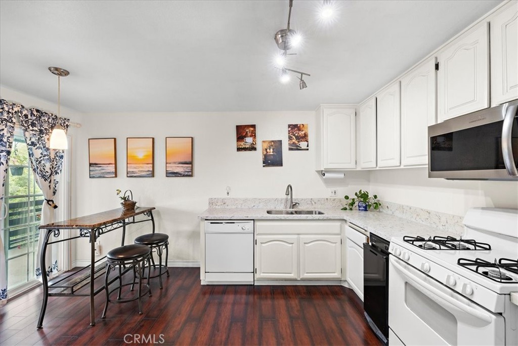 1083 Lakeview