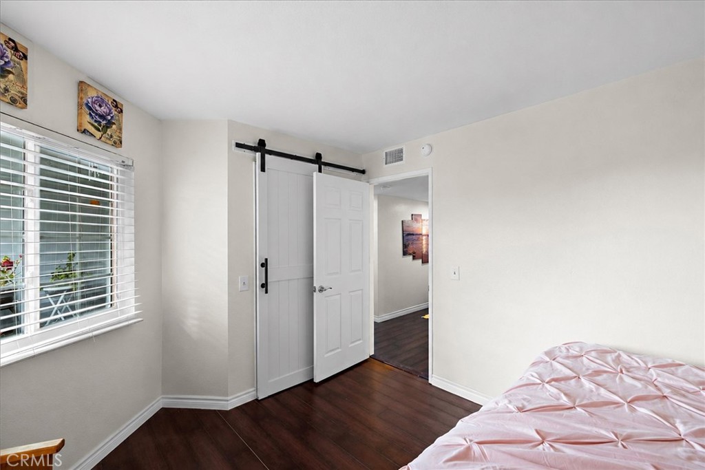 1083 Lakeview