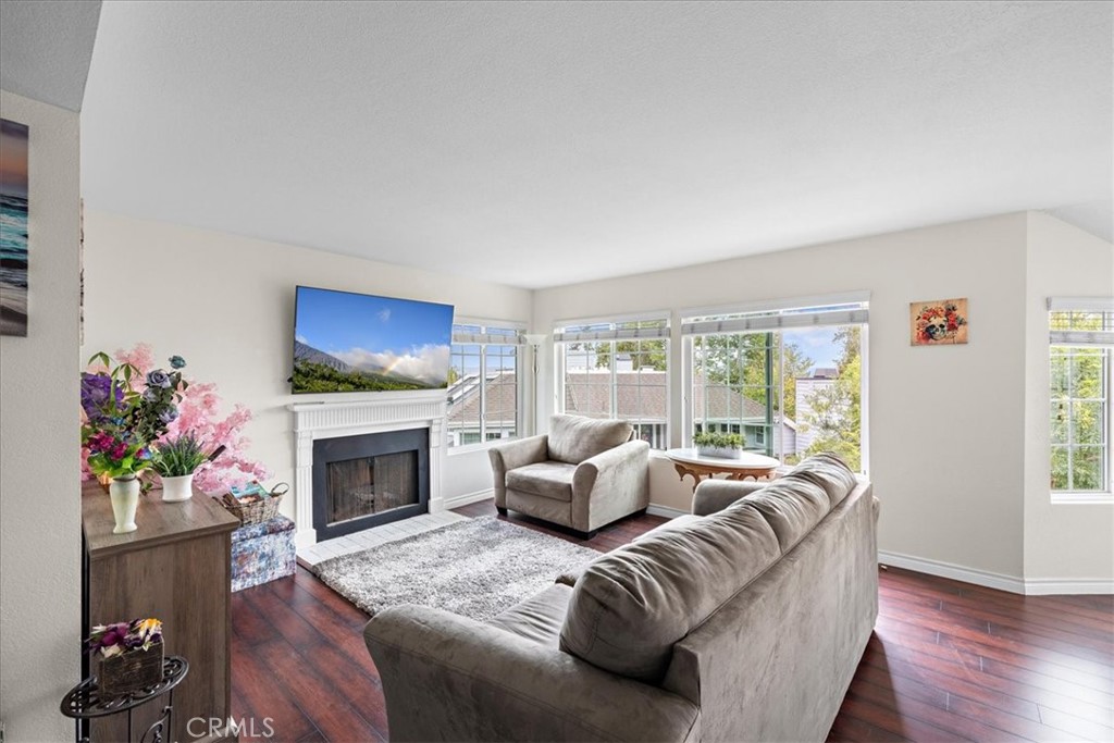 1083 Lakeview