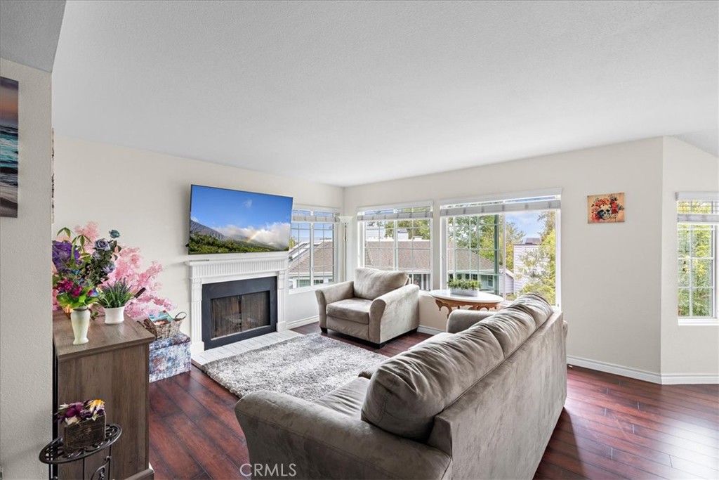 1083 Lakeview
