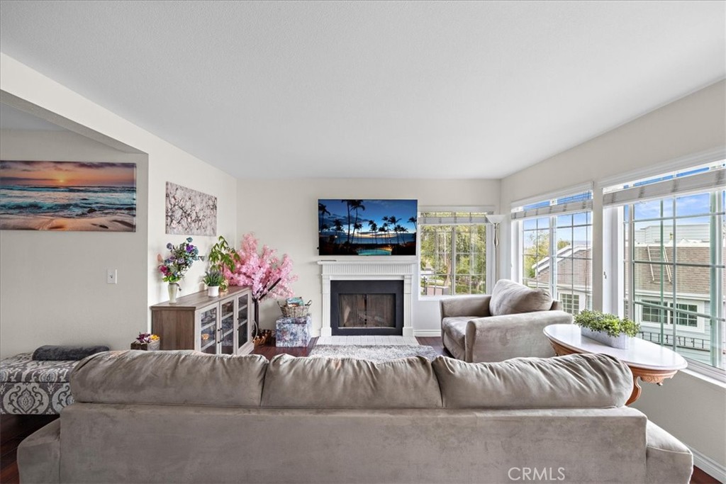 1083 Lakeview