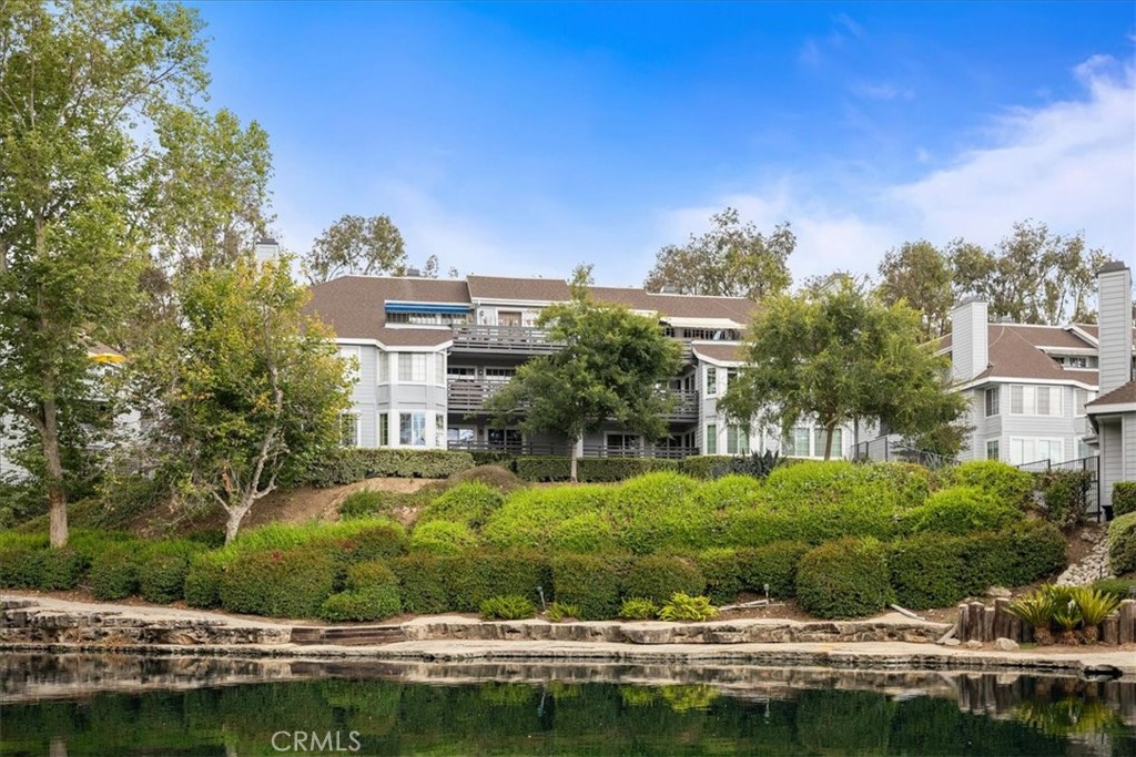 1083 Lakeview