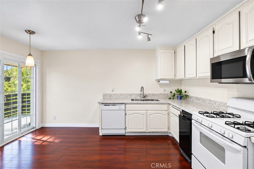 1083 Lakeview