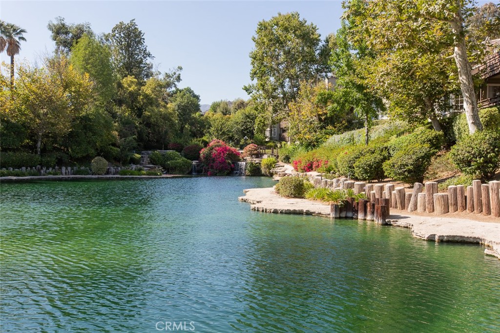 1083 Lakeview