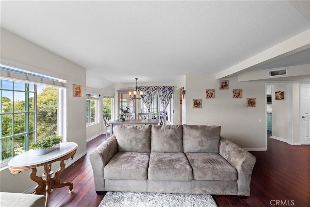 1083 Lakeview