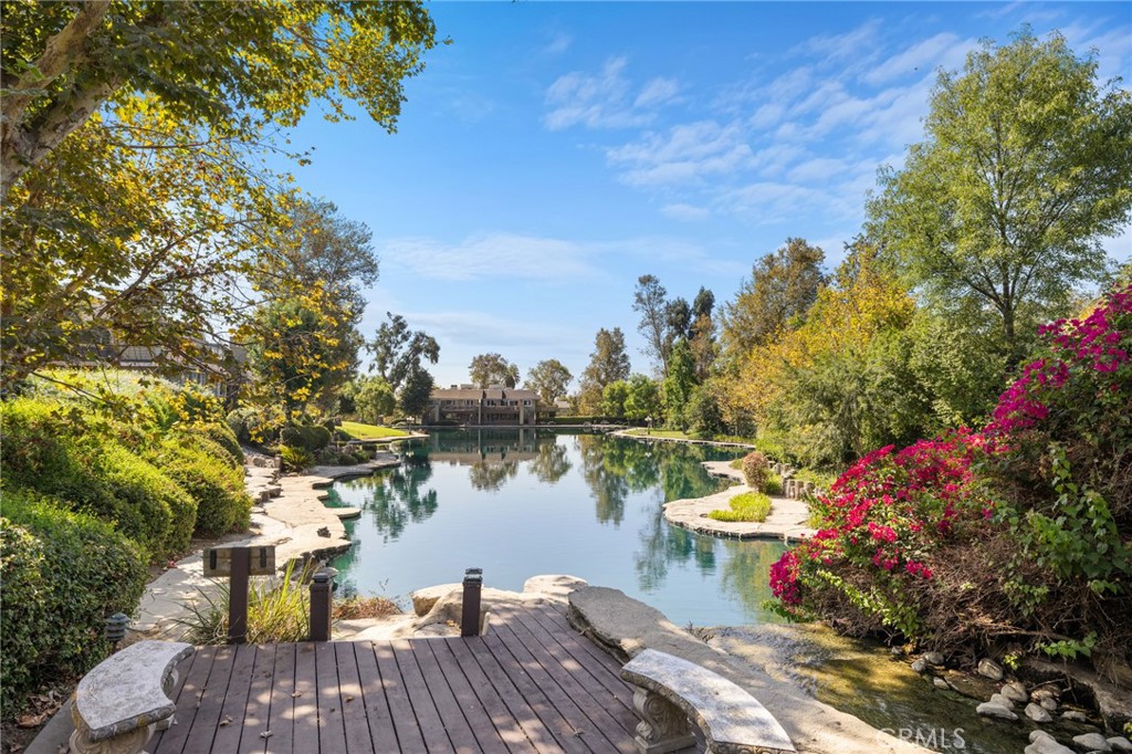 1083 Lakeview