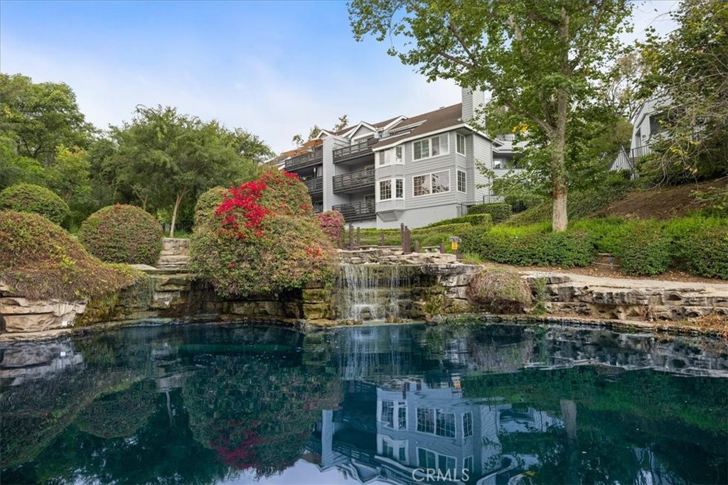 1083 Lakeview