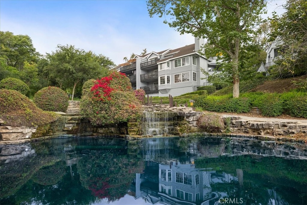1083 Lakeview