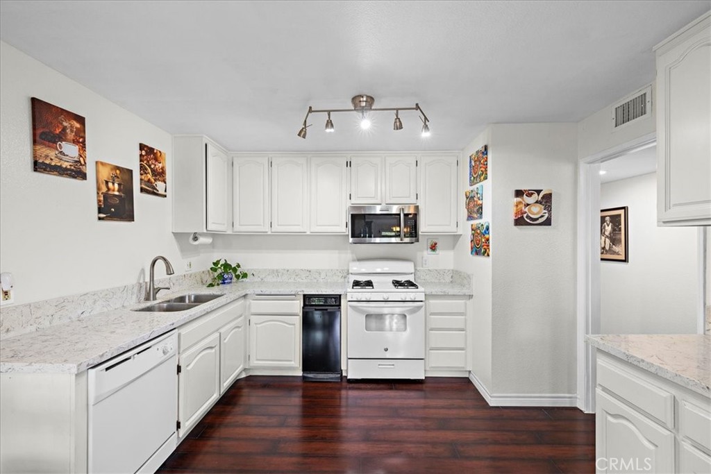 1083 Lakeview
