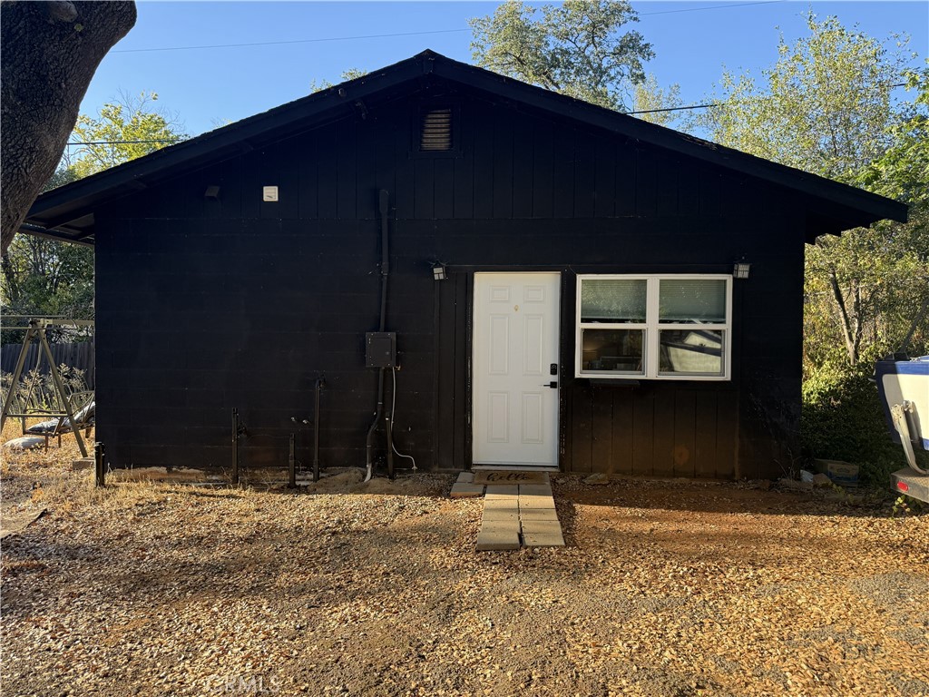 1448 Mistletoe lane
