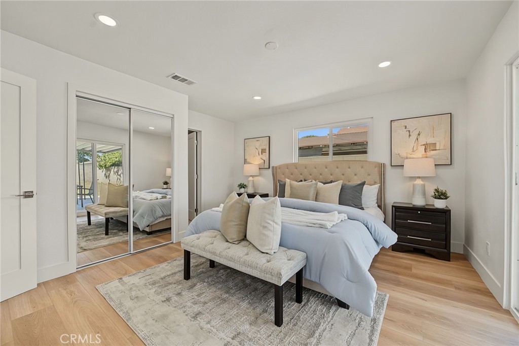 1024 Palm