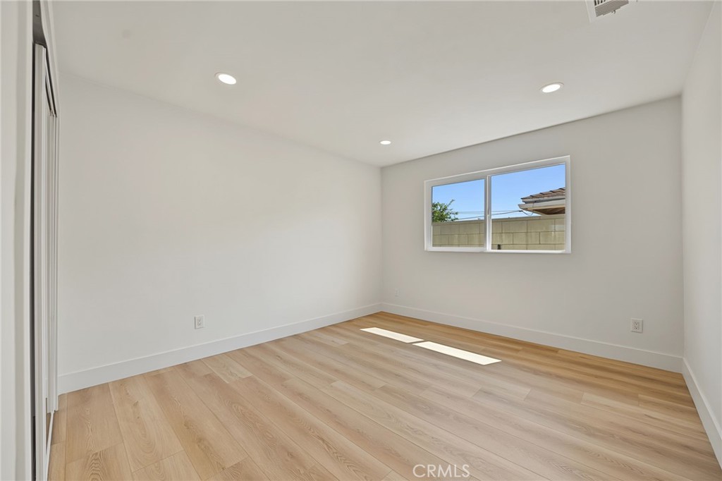1024 Palm