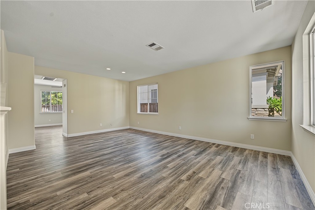 1561 N Catskills