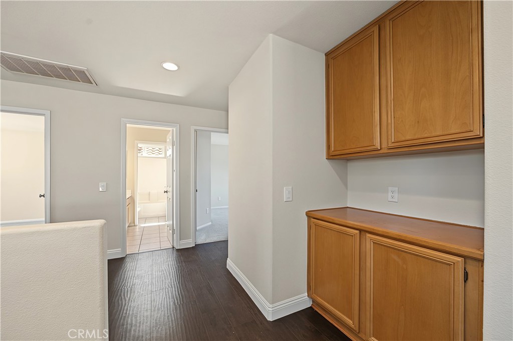 1561 N Catskills