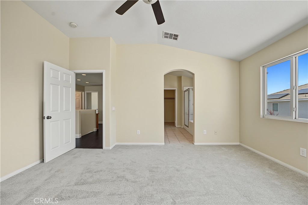 1561 N Catskills