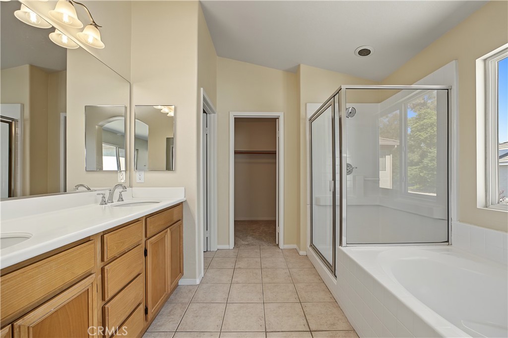 1561 N Catskills