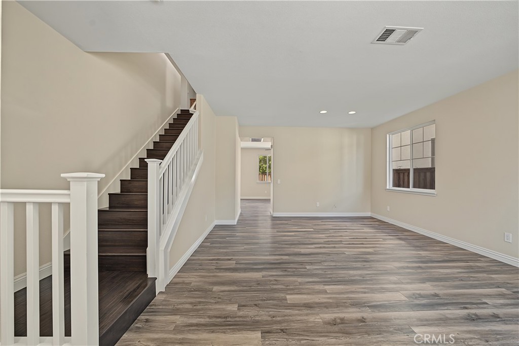 1561 N Catskills