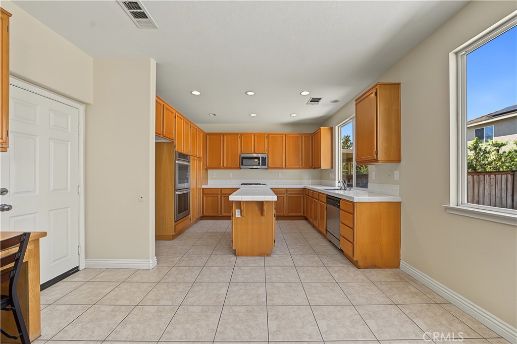 1561 N Catskills