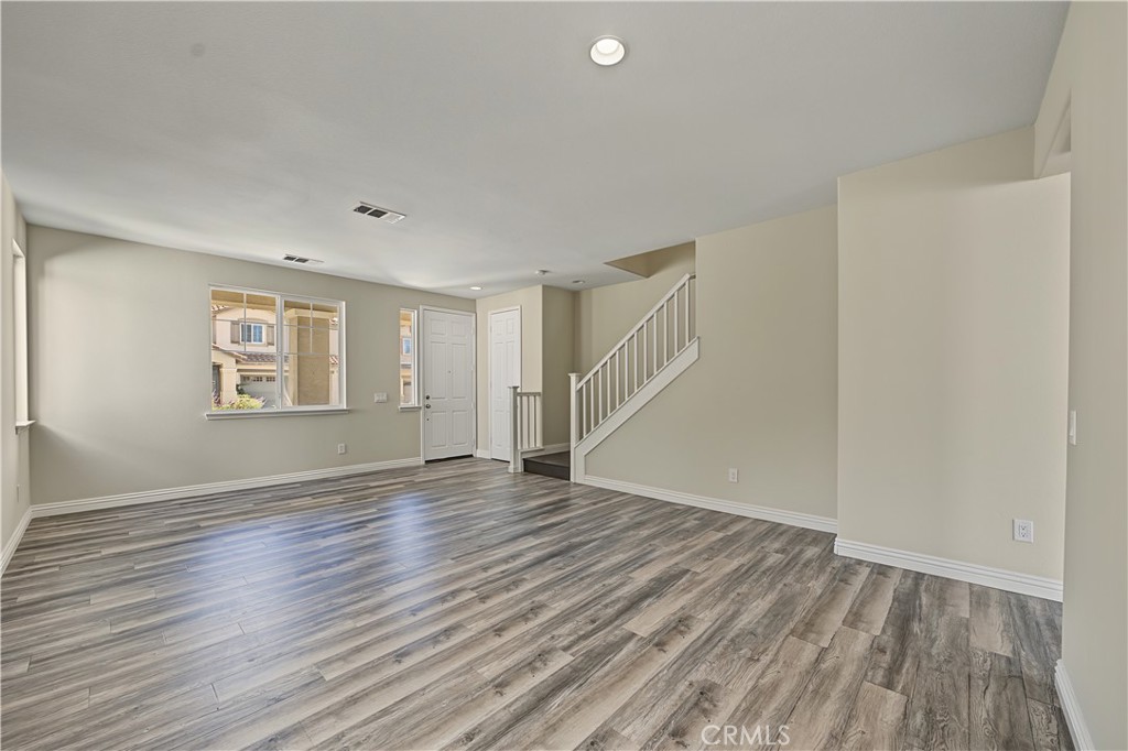 1561 N Catskills