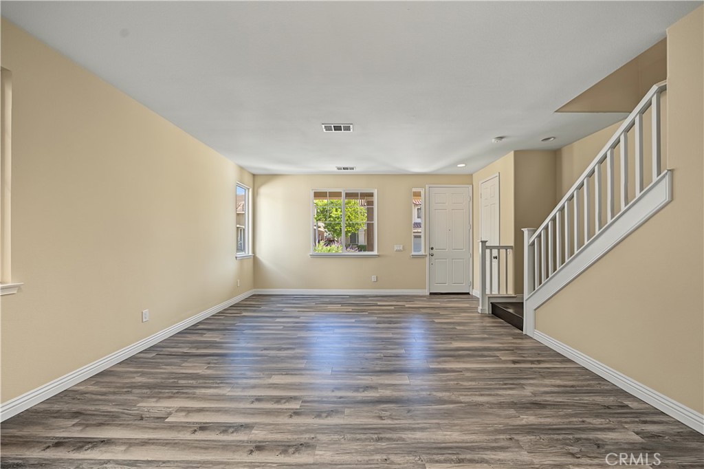 1561 N Catskills