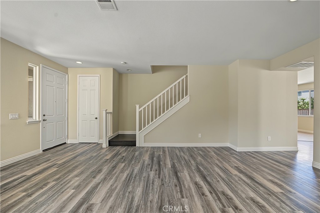 1561 N Catskills