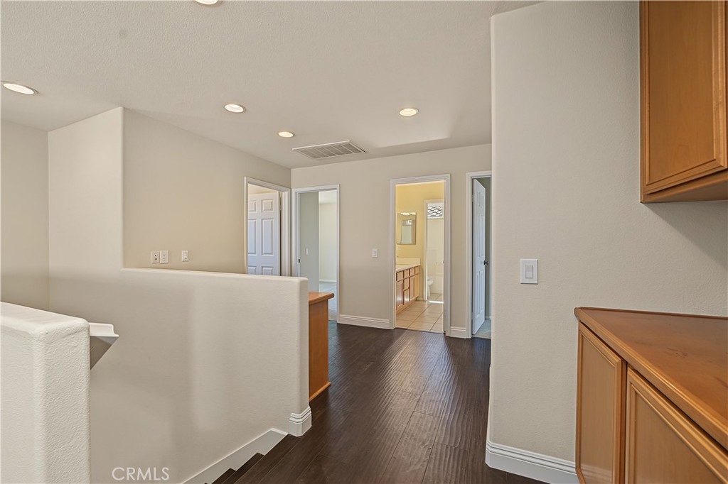 1561 N Catskills