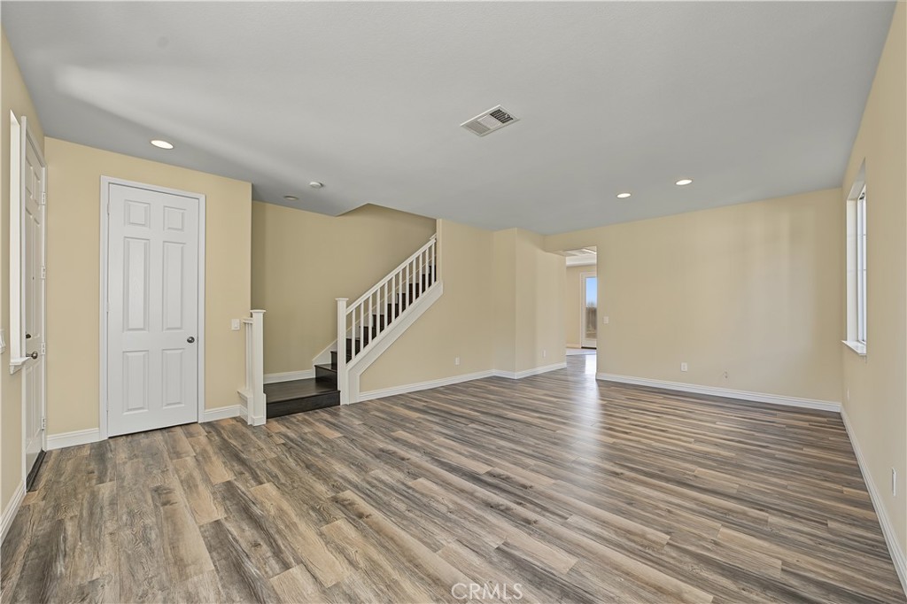 1561 N Catskills