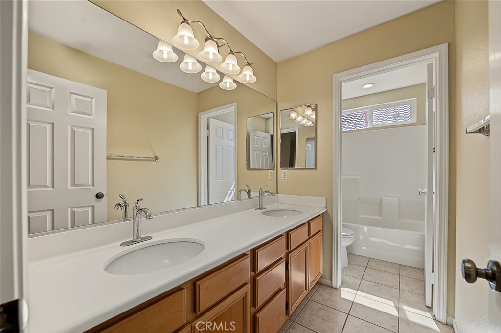 1561 N Catskills