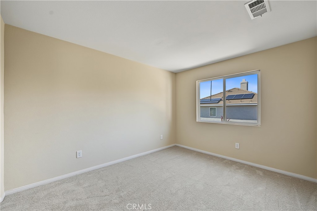1561 N Catskills