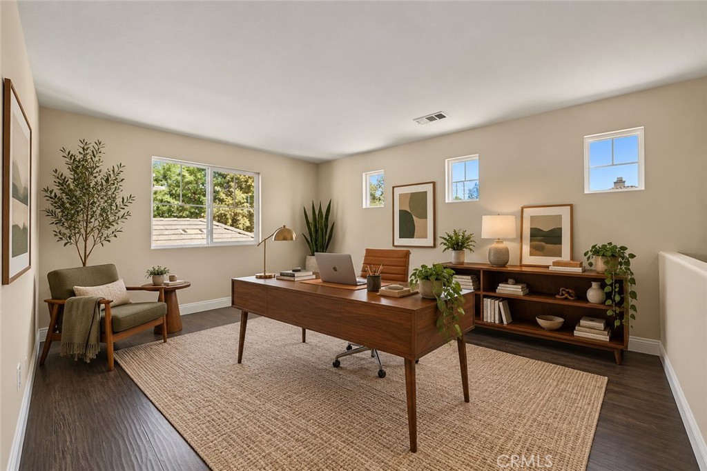 1561 N Catskills