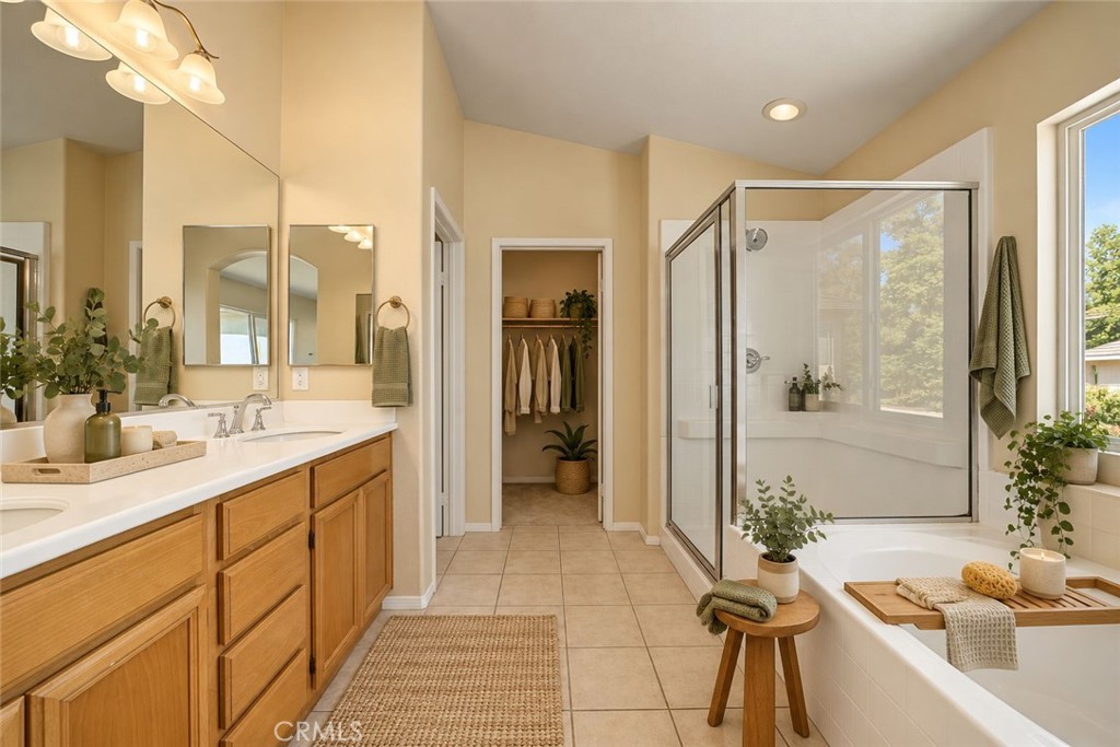 1561 N Catskills