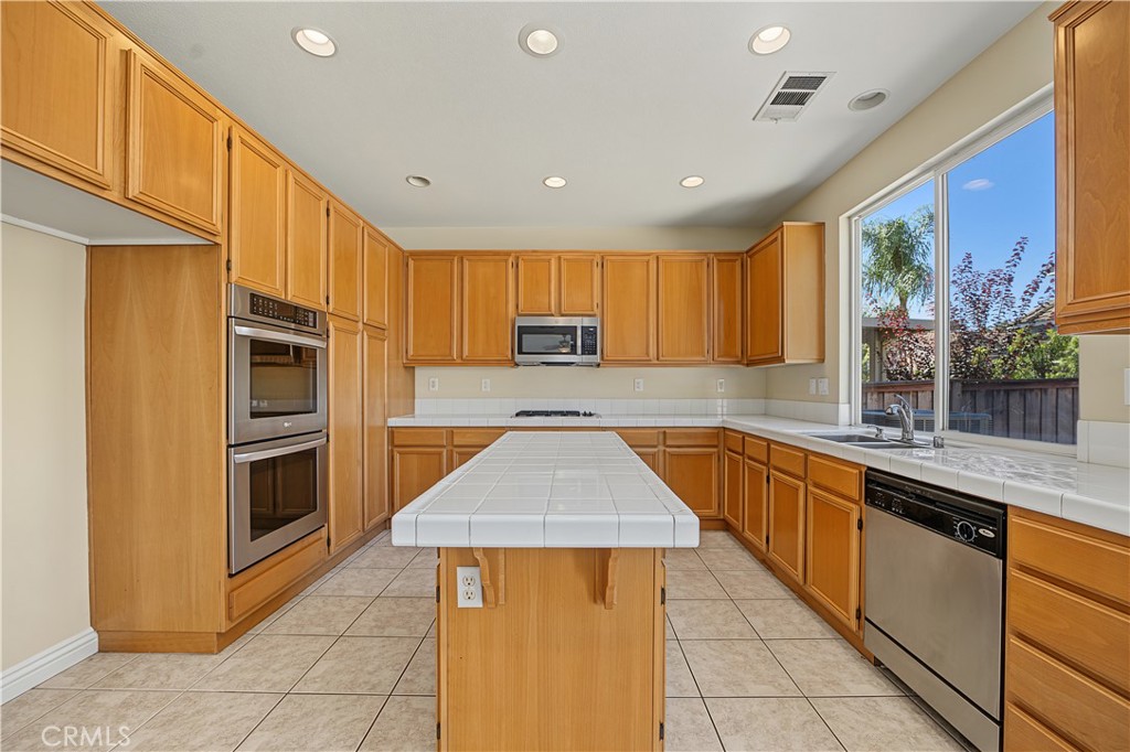 1561 N Catskills