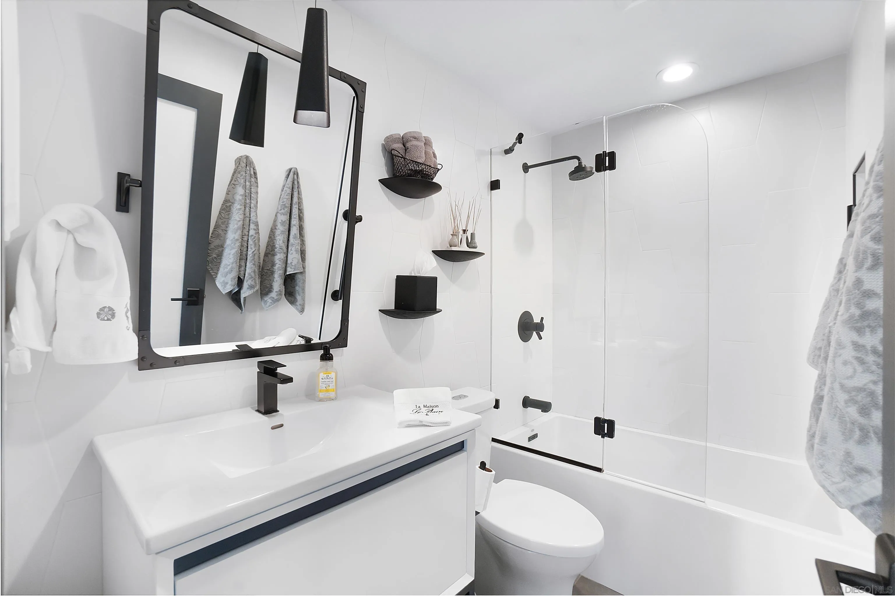 5383 Chelsea Street Unit 204