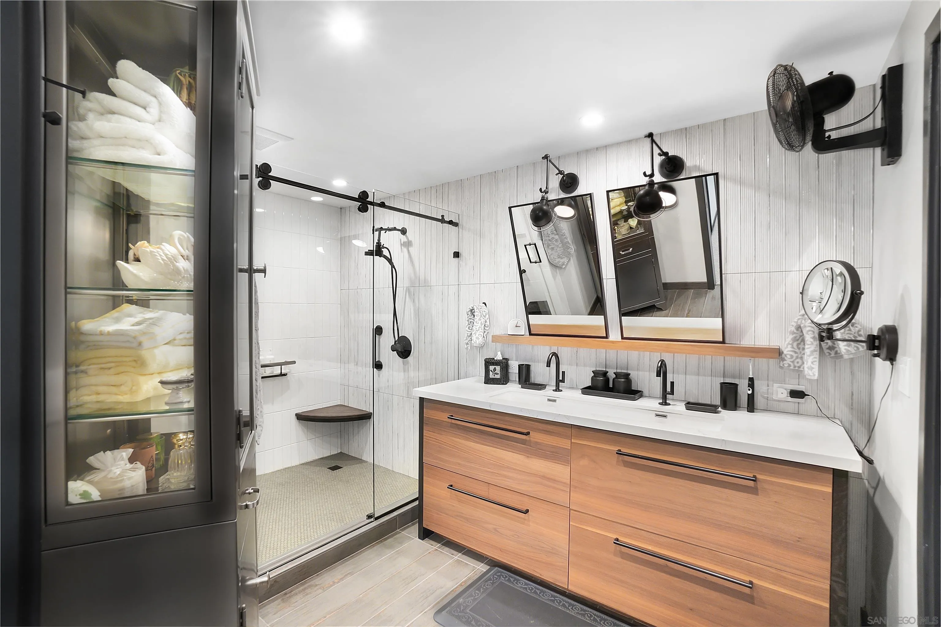 5383 Chelsea Street Unit 204