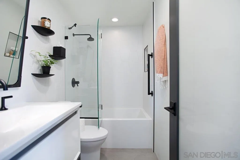 5383 Chelsea Street Unit 204