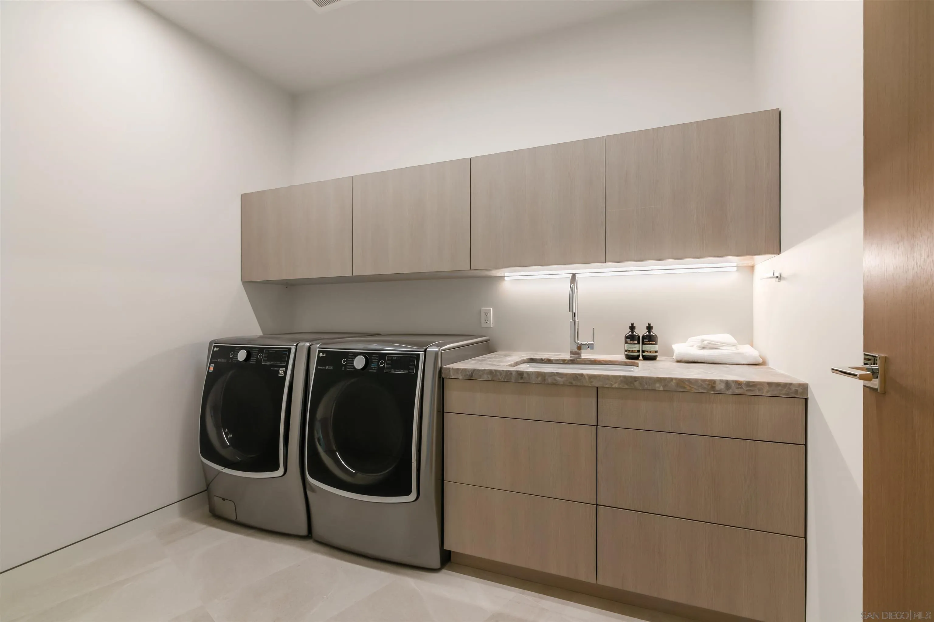 7837 Lookout Drive, San Diego