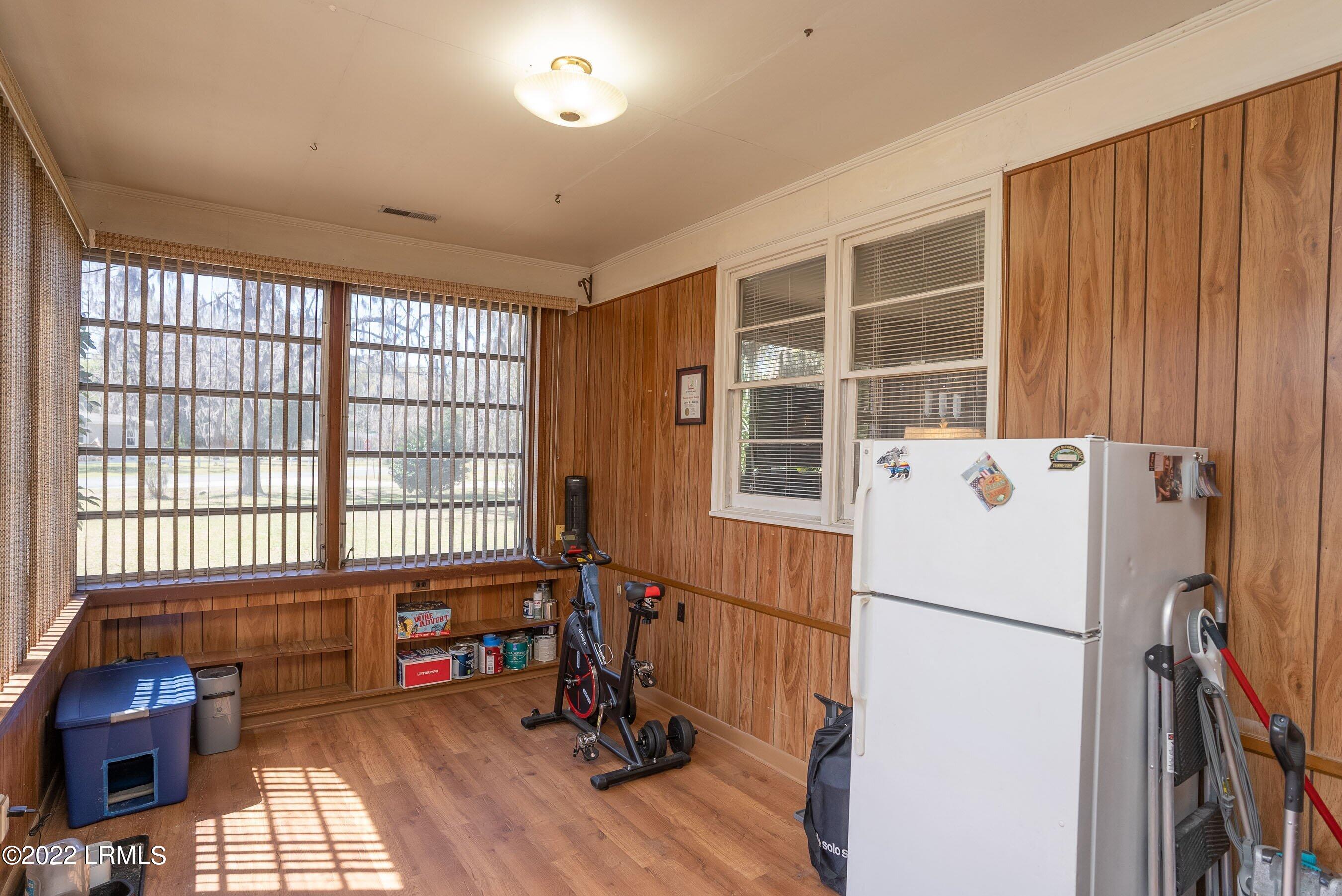3005 Roseida Road