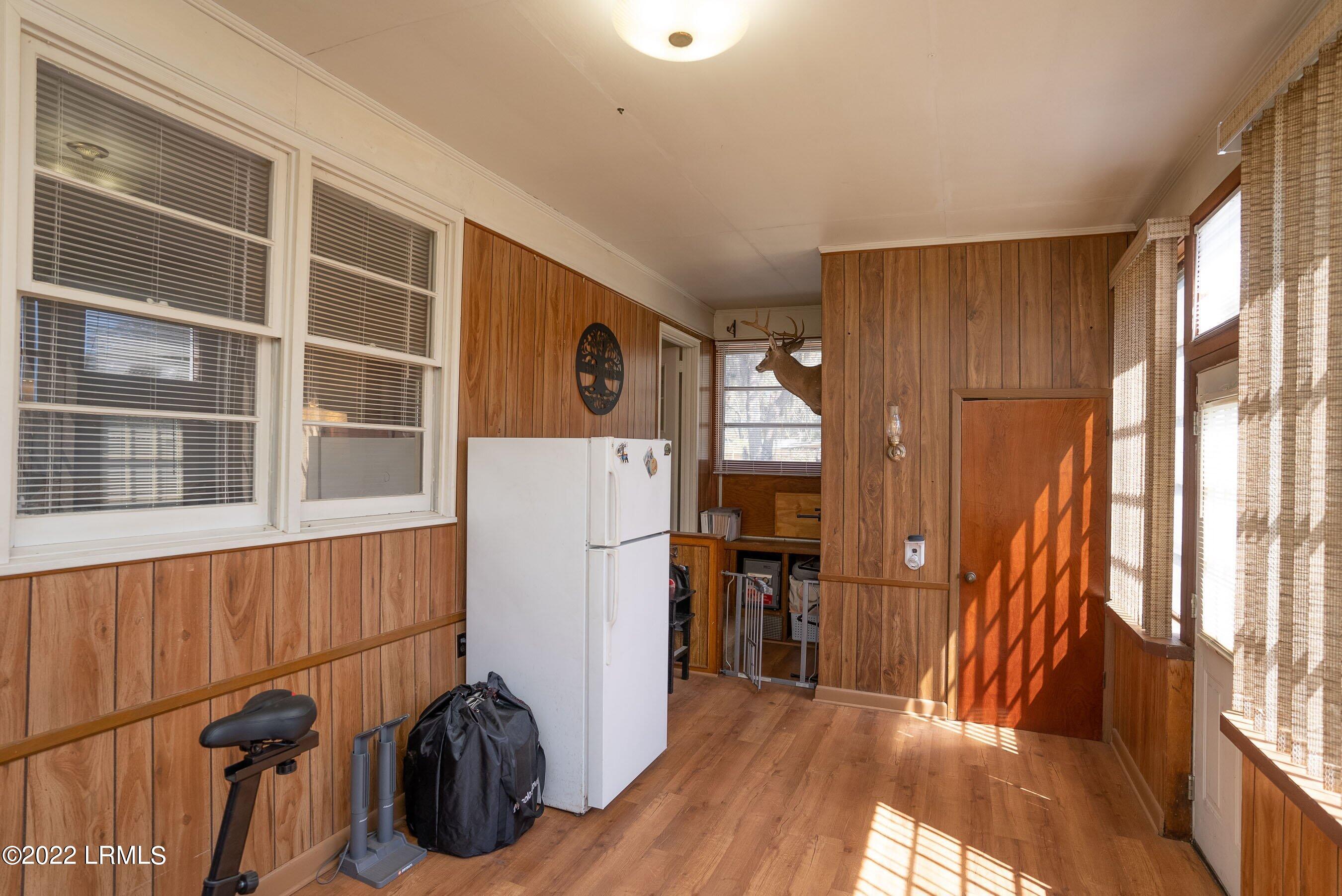 3005 Roseida Road