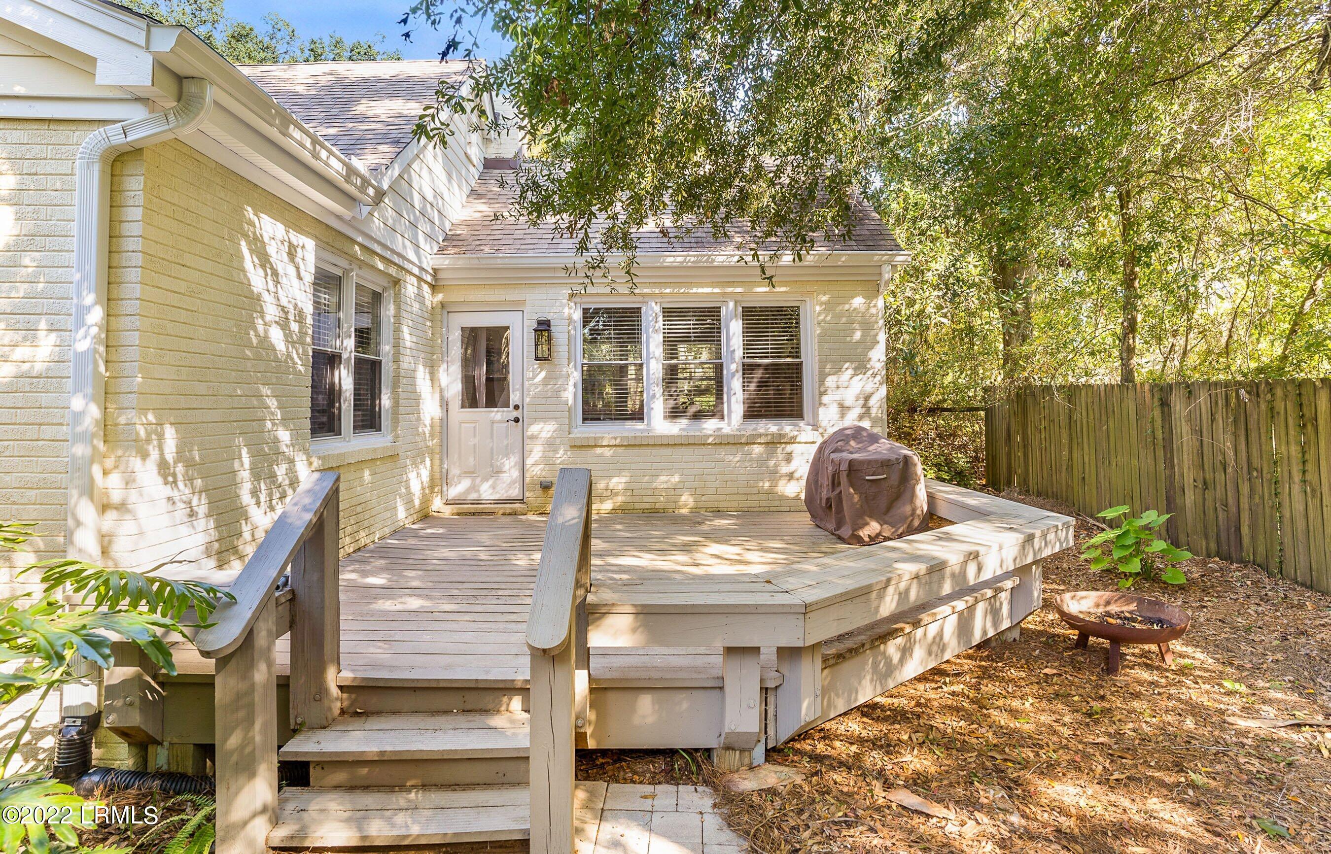 864 Ribaut Road