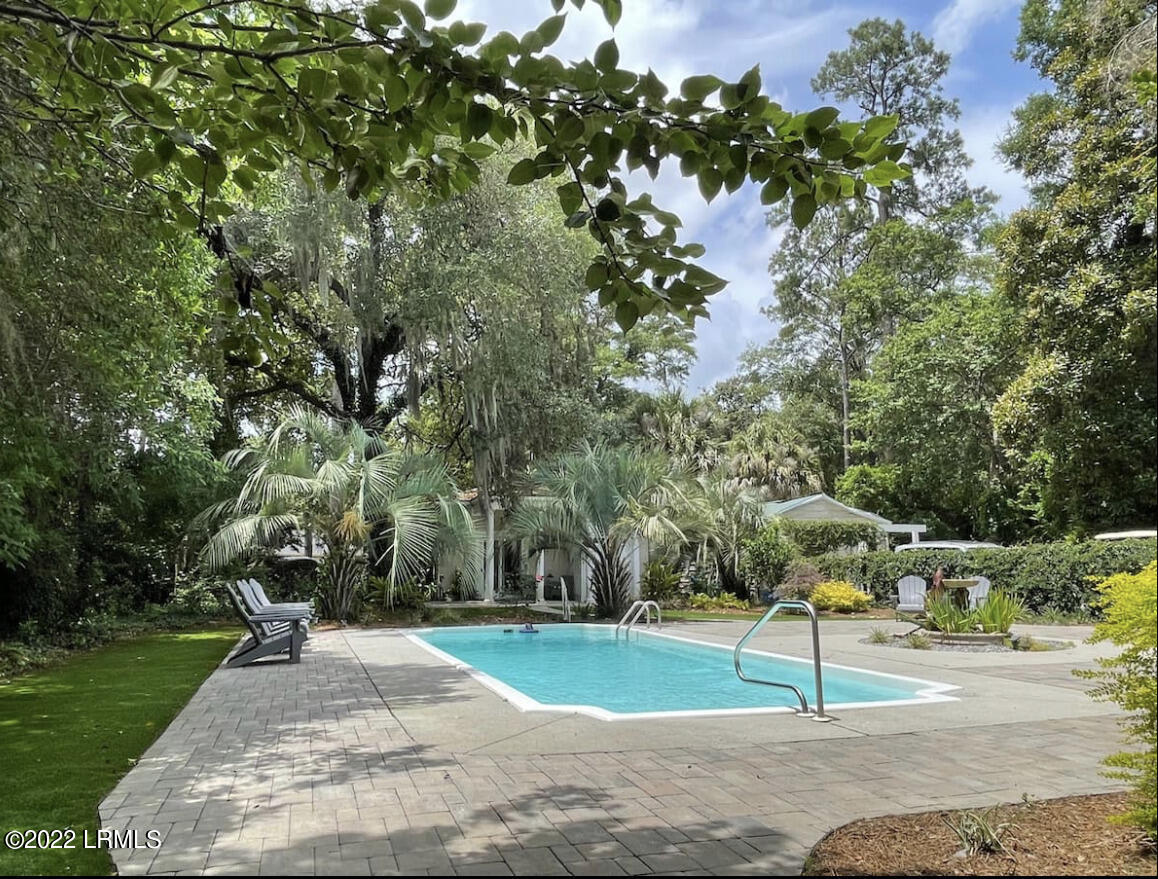 864 Ribaut Road