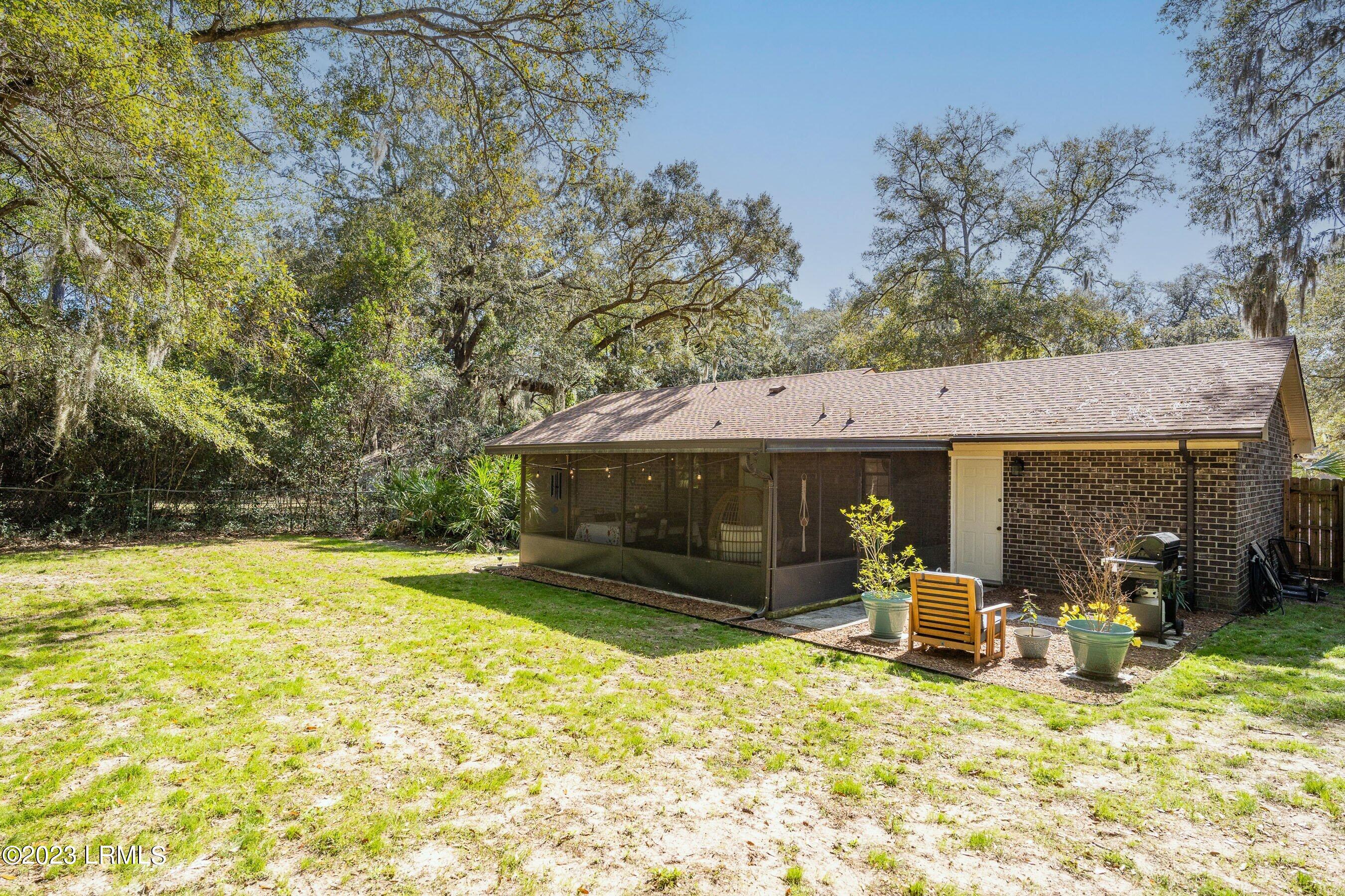 7 Woodbine Drive
